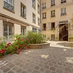 Saint-Germain-des-Prés - Modern-Calm-Bright